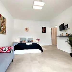 Fantastico Ruhige Top-lage, Balkon Oder Terrasse, Gratis Parkplatz & Klimaanlage, Ideal Fuer Paare Und Alleinreisende Appartement